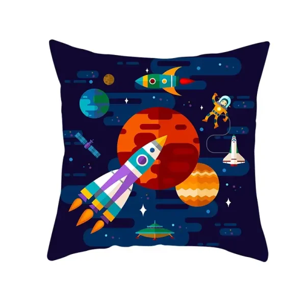 Cuscino decorativo con tema spaziale, raffigurante razzi, astronauti e pianeti, ideale per appassionati di scienza e spazio.