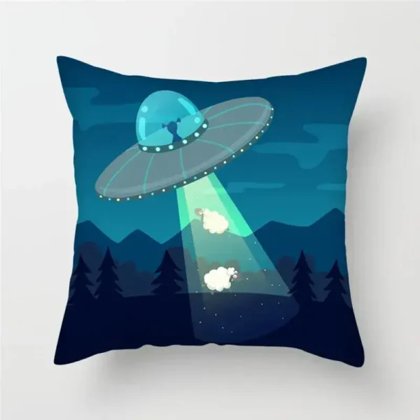 Cuscino decorativo con stampa di UFO e nuvole in stile cartoon, ideale per appassionati di scienza e fantascienza, perfetto come regalo originale o decorazione per la casa.