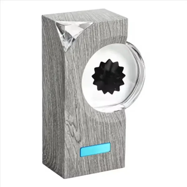 Pulsante decorativo in legno con rotella nera e dettagli luminosi blu, ideale come oggetto scientifico decorativo per ambienti moderni e studi.