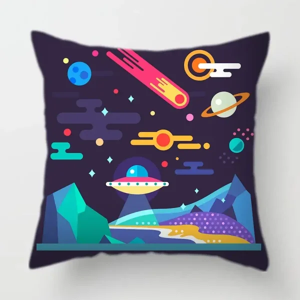 Piumino decorativo con design spaziale colorato, raffigurante pianeti, astronavi e stelle, ideale per appassionati di astronomia e decorazioni scientifiche.