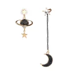 Pendenti astronomici con luna, pianeta e stelle, accessori decorativi ispirati allo spazio, perfetti per appassionati di scienza e astronomia.