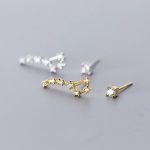 Pendente a forma di DNA con pietre preziose in oro e argento, decorato con cristalli scintillanti, ideale come decorazione scientifica elegante e originale.