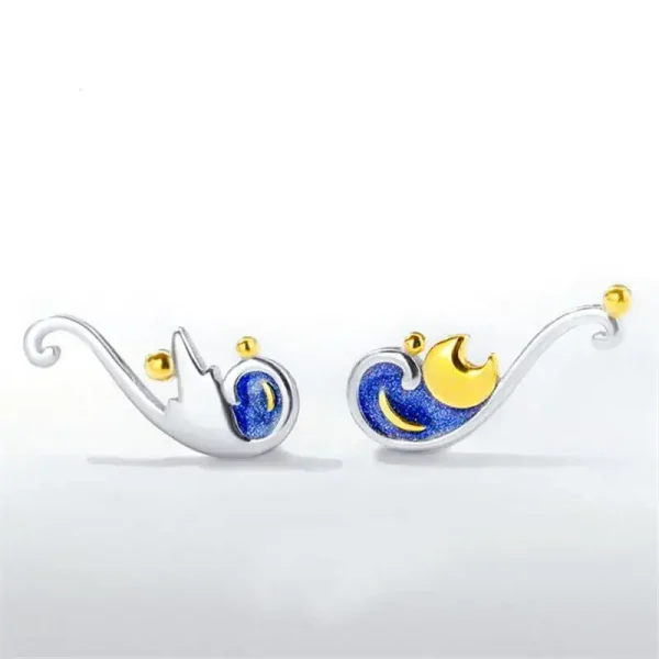 Pendente decorativo con luna e stelle in stile scientifico, realizzato in metallo con dettagli blu e oro, perfetto come oggetto di arredamento o regalo originale.