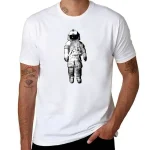 T-shirt bianca con stampa di un astronauta in stile grafico, ideale per appassionati di spazio e scienza.