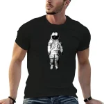 T-shirt nera con stampa di un astronauta in tuta spaziale, stile moderno e casual.