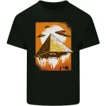 T-shirt con stampa di una piramide futuristica, UFO e paesaggio desertico, stile sci-fi, design originale e accattivante, ideale per appassionati di fantascienza e decorazioni scientifiche.