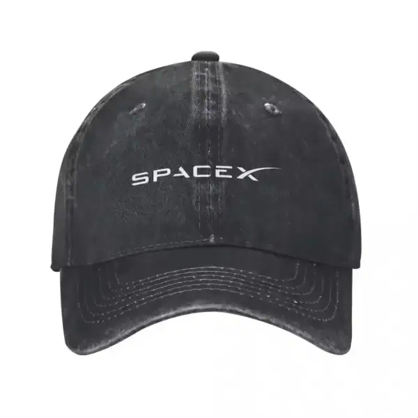 Cappellino nero con logo SpaceX bianco, vista frontale, tessuto in cotone, stile sportivo, con visiera curva e chiusura regolabile.
