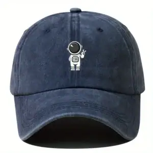 Casquette con stampa di astronauta, perfetta come accessorio decorativo o per appassionati di spazio e scienza.