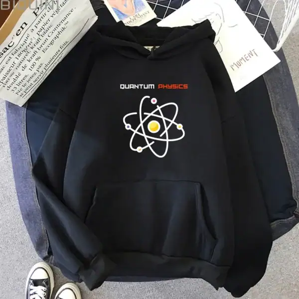 Felpa nera con stampa di un modello atomico e testo "Quantum Physics", ideale per appassionati di scienza e fisica.