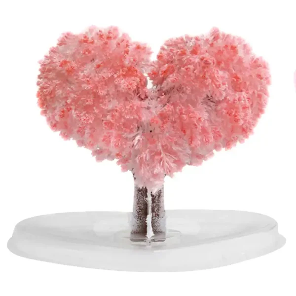 Modello di cuore di albero di cristallo rosa con tronco trasparente e foglie di cristallo rosa, decorazione scientifica elegante e originale.