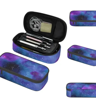 Astuccio galattico con penne stilografiche, perfetto per appassionati di scienza e astronomia.