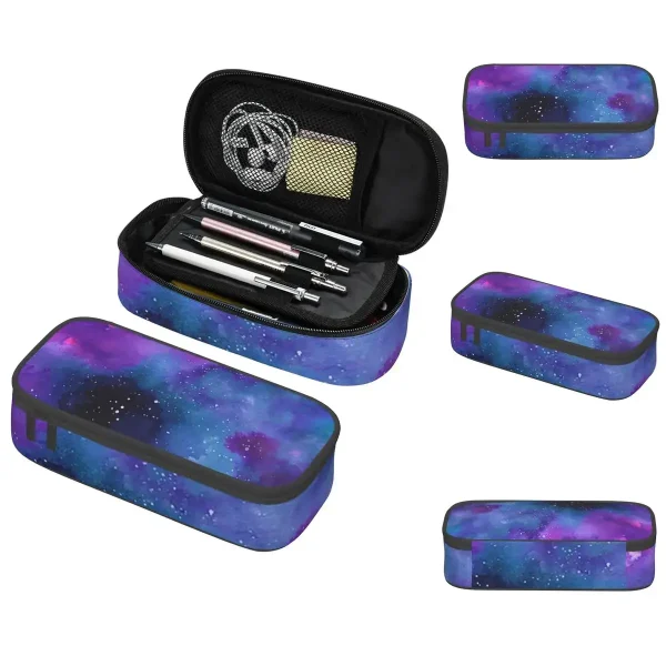 Astuccio galattico con penne stilografiche, perfetto per appassionati di scienza e astronomia.