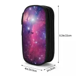 Zaino con design galattico stellare, perfetto per appassionati di astronomia e decorazioni scientifiche, con dimensioni compatte di 21x10.5x5 cm.