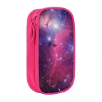 Astuccio rosa con stampa di galassia e stelle, perfetto per studenti e appassionati di astronomia.