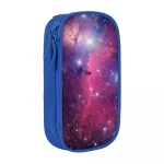 Scatola portaoggetti con design galattico stellare, ideale per studenti e appassionati di astronomia, in colore blu con stampa di stelle e nebulose.