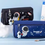 Portaoggetti spaziale con personaggi astronauta, ideale per decorazioni e accessori a tema spazio.