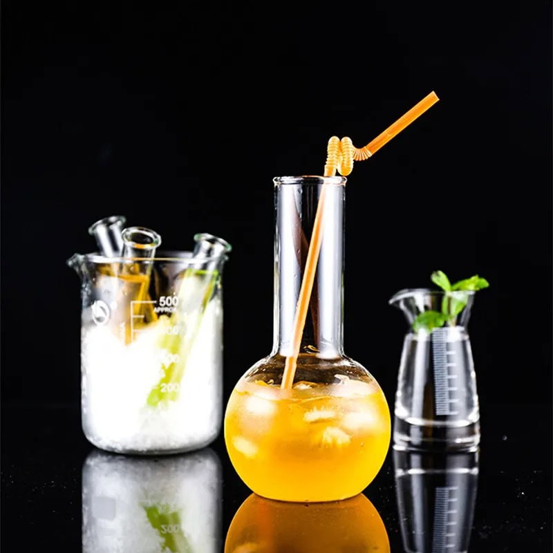 Oggetti Scientifici - Becher e provette decorativi Becher e provette scientifiche decorative per ambienti moderni e studi scientifici. Perfetti come oggetti di design o decorazioni originali con un tocco scientifico.