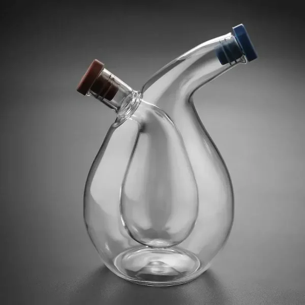 Vaso di laboratorio in vetro con due beccucci colorati, ideale come decorazione scientifica o oggetto da collezione. Design elegante e funzionale, perfetto per appassionati di scienza e decorazioni or.