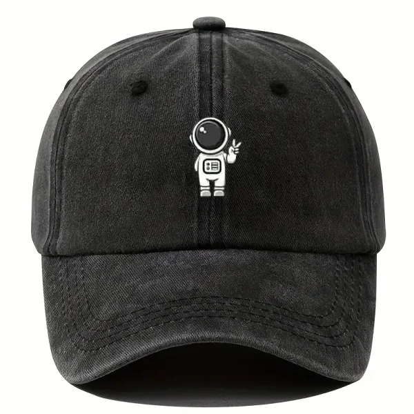 Cappellino nero con ricamo di astronauta stilizzato bianco, perfetto come accessorio decorativo e casual per appassionati di scienza e spazio.