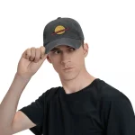 Cappellino da baseball con stampa di pianeta e anello, perfetto per gli appassionati di astronomia e scienza.