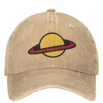 CAPPELLINO CON LOGO PLANETARIO E SATURNO.