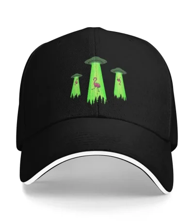 Cappellino nero con ricamo di UFO, alieni e uccelli fluorescenti, design originale e divertente.