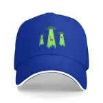 Cappellino blu con ricamo di funghi e flamingo, ideale come decorazione scientifica o accessorio originale. Perfetto per appassionati di natura e scienza, aggiunge un tocco divertente al look.