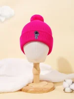 Cappellino rosa con pompon e ricamo di astronauta, ideale per bambini, in tessuto caldo e morbido, perfetto per l'inverno e per aggiungere un tocco divertente al look.