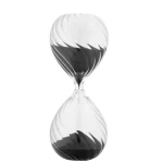 Clessidra di sabbia decorativa in bianco e nero, perfetta come oggetto scientifico e decorativo per ambienti moderni e studi.