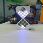 Orologio decorativo a forma di clessidra con luci LED, perfetto come oggetto scientifico e decorazione moderna.