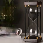 Orologio a Sabbia decorativo in stile elegante, perfetto come oggetto di decorazione scientifica e per aggiungere un tocco di originalità agli ambienti domestici o uffici.