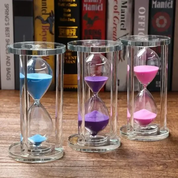 Orologi a sabbia colorati in vetro trasparente, ideali come decorazioni scientifiche e oggetti da collezione. Perfetti per aggiungere un tocco di eleganza e originalità agli ambienti domestici o da st.