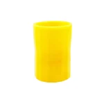 Cilindro di plastica gialla, oggetto scientifico decorativo, perfetto per esposizioni o decorazioni a tema scientifico.