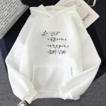 Felpa con equazione fisica scritta, perfetta come decorazione scientifica o regalo per appassionati di fisica e scienza.