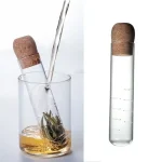 Provette di vetro con tappo di sughero, usate per esperimenti scientifici e decorazioni. Ideali per oggetti scientifici e decorativi, perfette per appassionati di scienza e design.