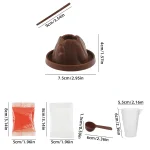 Oggetto decorativo a forma di torta di cioccolato con strumenti scientifici, ideale per decorazioni a tema scientifico o come oggetto da collezione.