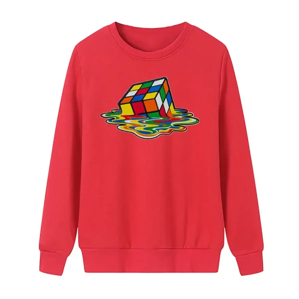 Felpa rossa con stampa di un cubo di Rubik che si scioglie in un'onda colorata, perfetta per gli appassionati di giochi di logica e design originale.