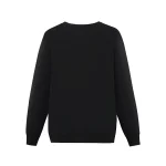 Maglione nero unisex in tessuto morbido, ideale per un look casual e confortevole, perfetto per tutte le stagioni.