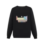 Felpa nera con stampa della tavola periodica degli elementi chimici, perfetta per appassionati di scienza e studenti. Design originale e comodo, ideale per un look scientifico casual.