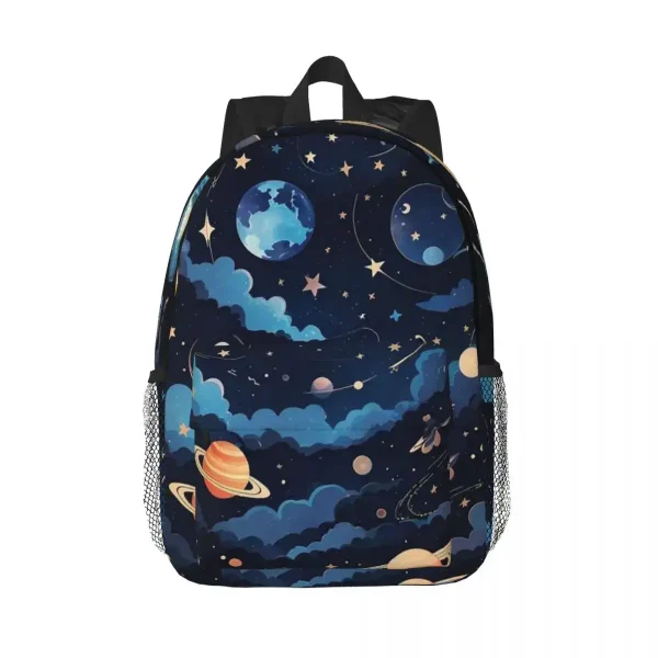 Zaino con stampa di pianeti, stelle e galassie, perfetto per appassionati di astronomia e studenti. Design colorato e spaziale, ideale per scuola, viaggi o decorazioni a tema scientifico.