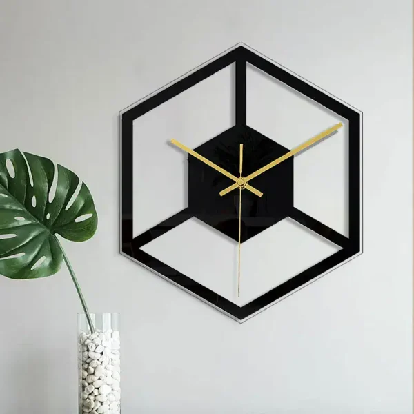 Orologio da parete decorativo a forma di cubo 3D con design minimalista nero e oro, perfetto per ambienti moderni e studi scientifici.