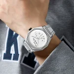 Orologio da polso con design ispirato alla scienza, quadrante bianco con numeri e scritte scientifiche, cinturino in silicone bianco e nero, perfetto per appassionati di scienza e moda.
