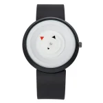 Orologio con design scientifico minimalista, quadrante bianco con indicatori rossi e neri, cinturino nero, perfetto come decorazione scientifica moderna.