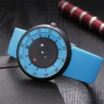Orologio scientifico con cinturino blu e design innovativo, ideale come decorazione per appassionati di scienza e tecnologia, perfetto per ambienti moderni e studi.