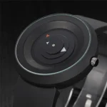 Orologio da tavolo con design ispirato a elementi scientifici, con sfere colorate e linee geometriche, perfetto come decorazione moderna e originale per appassionati di scienza.