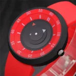 Orologio da cucina con timer rotante rosso e nero, design moderno e funzionale, ideale per la cucina e la decorazione scientifica.
