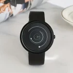 Orologio scientifico con quadrante nero e linee di grafico orbitale, cinturino in silicone nero, ideale come decorazione scientifica o accessorio tecnologico.