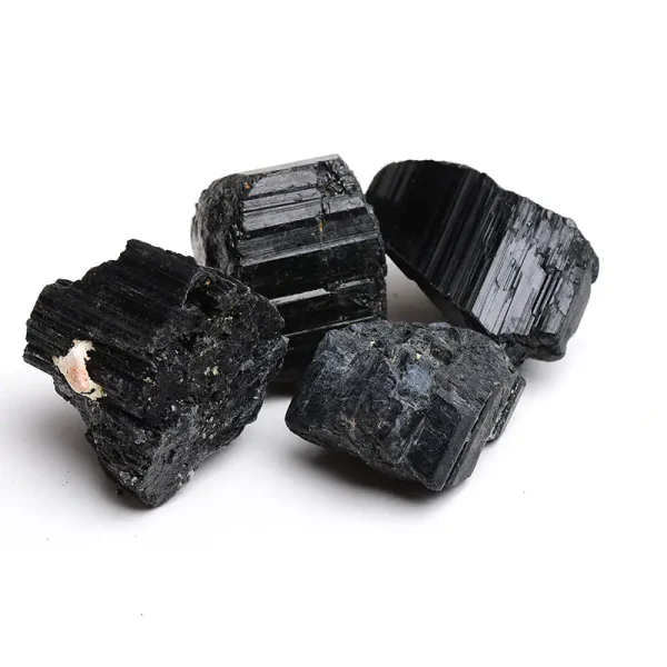 Tourmalino nero, pietre minerali naturali per decorazioni e collezioni scientifiche.