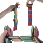 Pezzi di spugna colorata usati per decorazioni e attività educative.