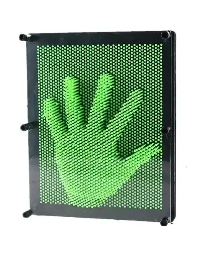 Pannello luminoso LED con immagine di una mano in pixel art verde, ideale come decorazione scientifica o oggetto decorativo innovativo.